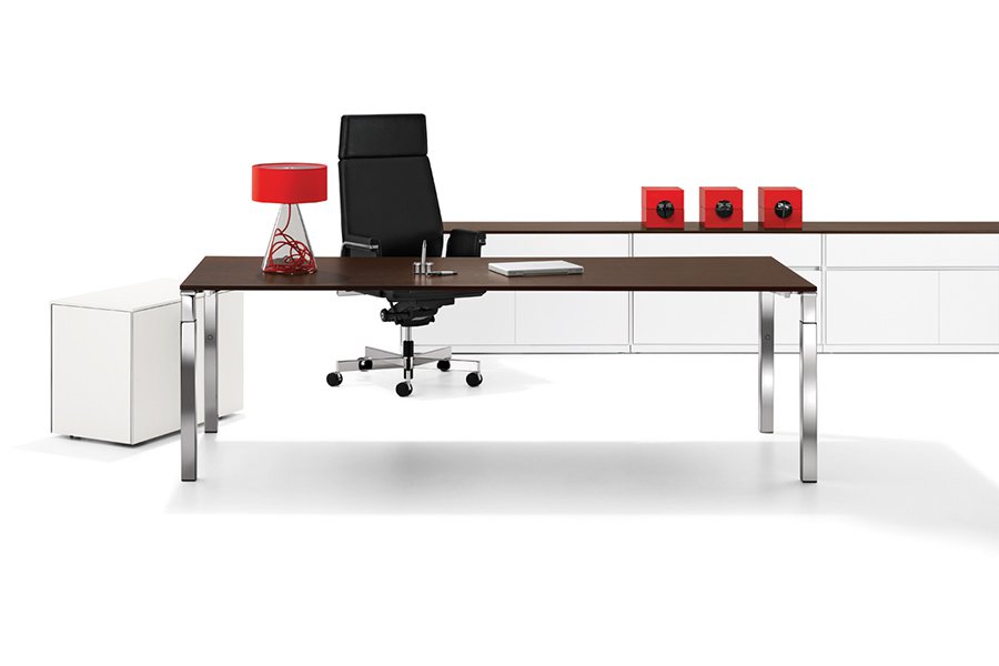 WINI - Winea Pro| Schreibtisch mit roter Lampe