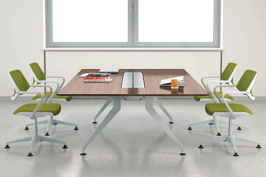 Steelcase - 4.8|Grüner Stühle an einem Besprechungstisch